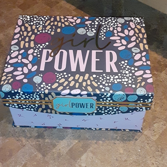 Girl power box - Picture 1 of 6